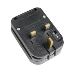 Adam Hall Connectors 3 STAR A EU3 GB3 SCHUKO - Adapter zestyk ochronny/UK czarny 13 A